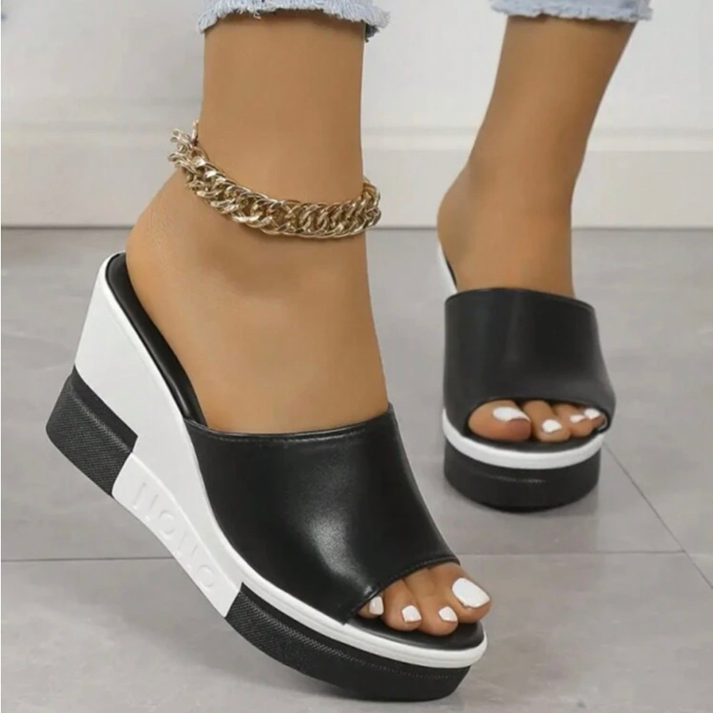 Black and white wedge slides